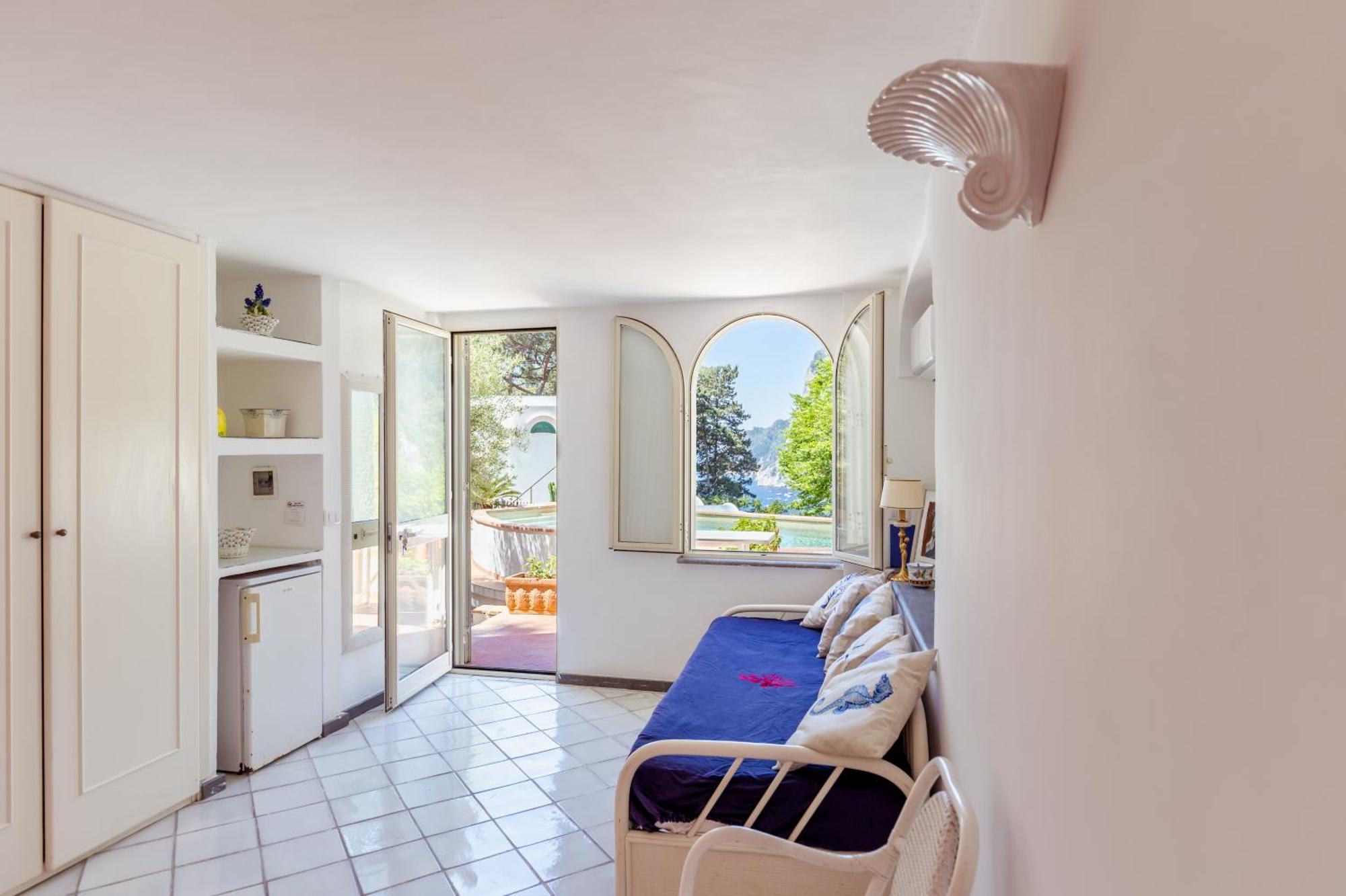 La Perla Marina Guest house